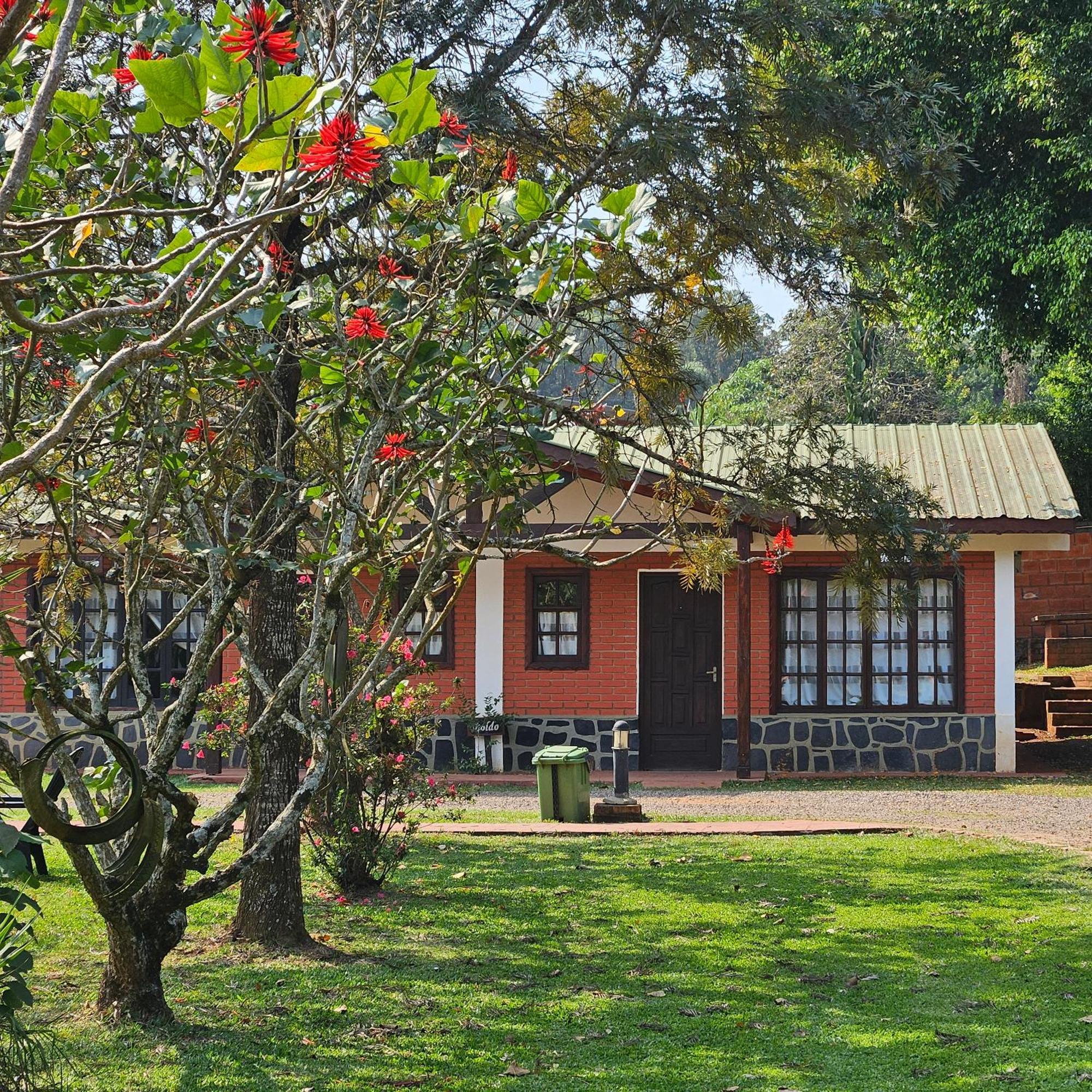 Cabanas El Refugio Del Mensu Puerto Iguazú Esterno foto