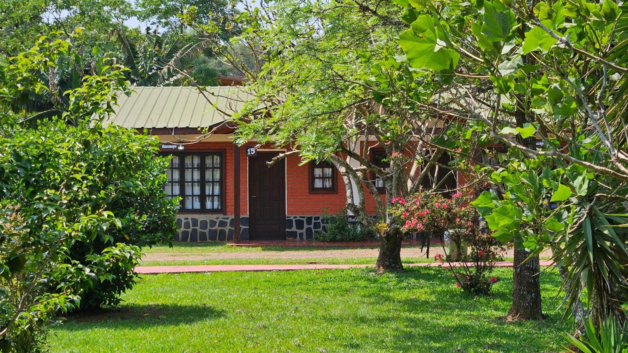 Cabanas El Refugio Del Mensu Puerto Iguazú Esterno foto