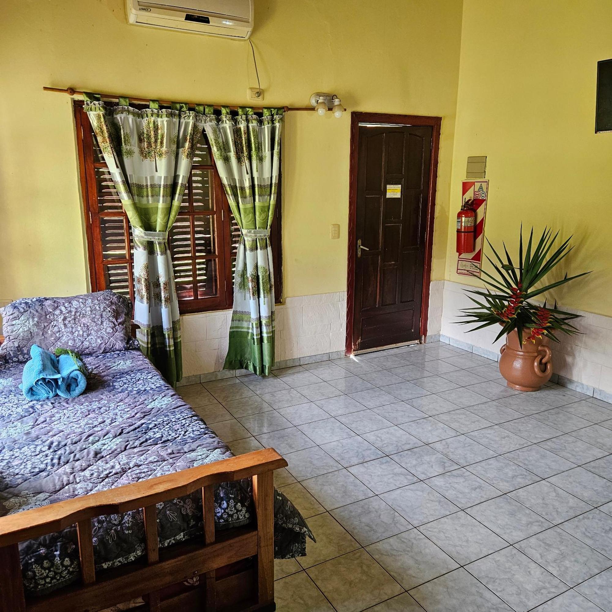 Cabanas El Refugio Del Mensu Puerto Iguazú Esterno foto